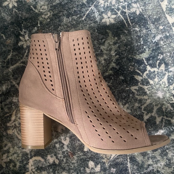 Women's tan open mesh ankle booties with block heel size 8.5 autumn fall neutral - Picture 2 of 8